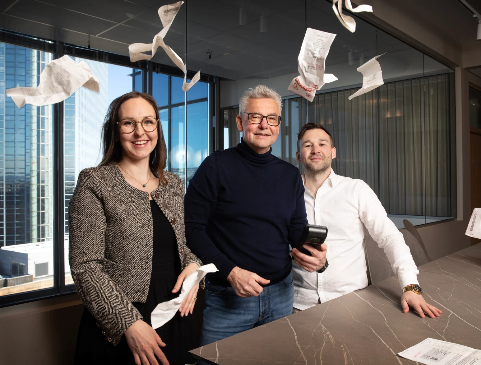 FARVEL KVITTERINGSKAOS: Digitale kvitteringer får fart med Stø og Receipts-samarbeidet. 3 av 4 betalinger i butikkene skjer med et BankAxept-kort, og kvitteringene kan distribueres der du vil når bankene er på plass. Fra venstre Marie Brun Svendsen, Stø og Hans Petter Hoel og Kent Olav Ferstad, gründerne fra Receipts. Sverre Chr. Jarild / Stø